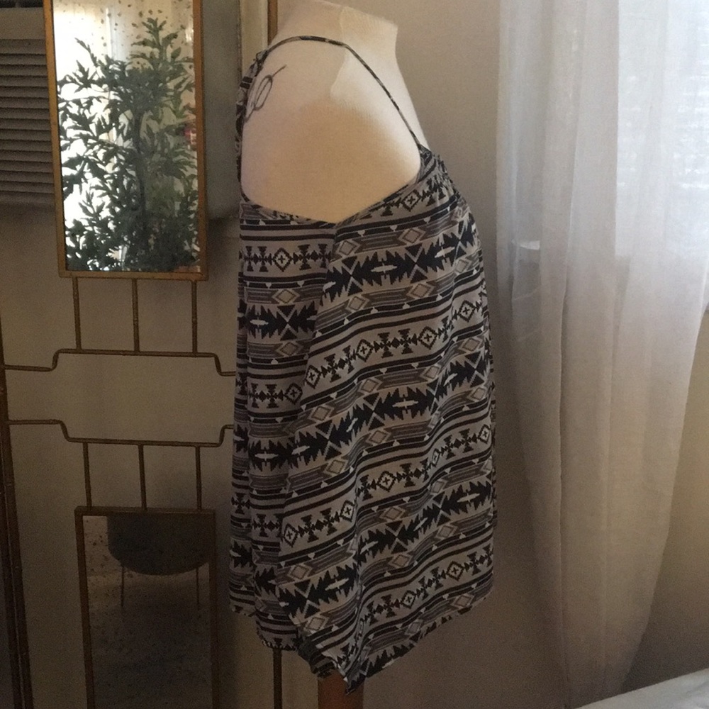 Aztec Print Top - Picture 4 of 8